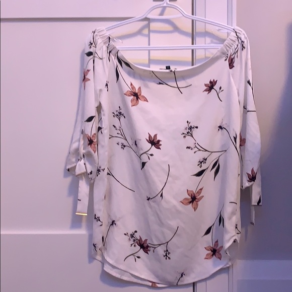 Off the shoulder floral top - Picture 4 of 4